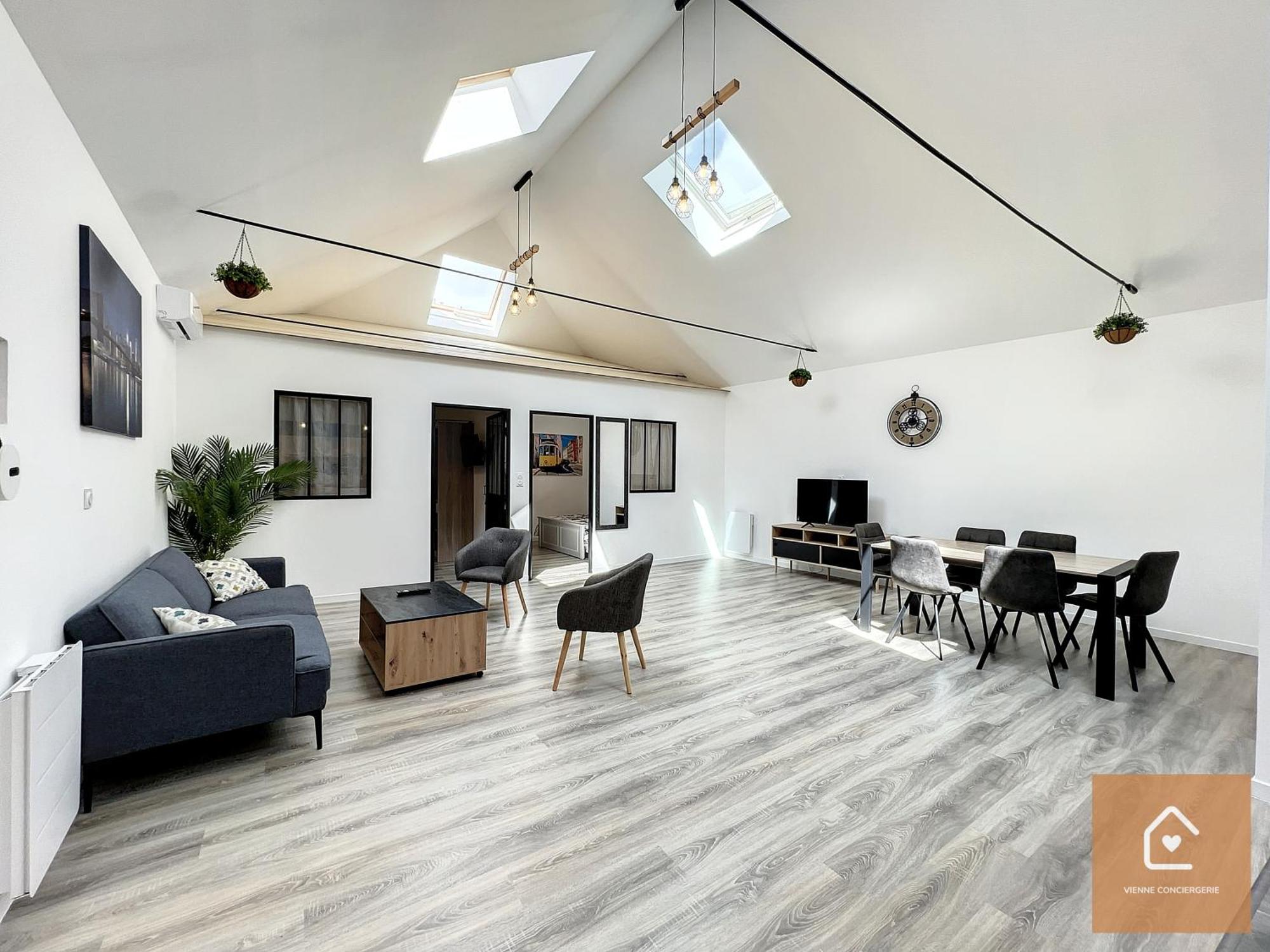 Apartment Le Loft Climatise - 6 Personnes - Entree Autonome Chatellerault